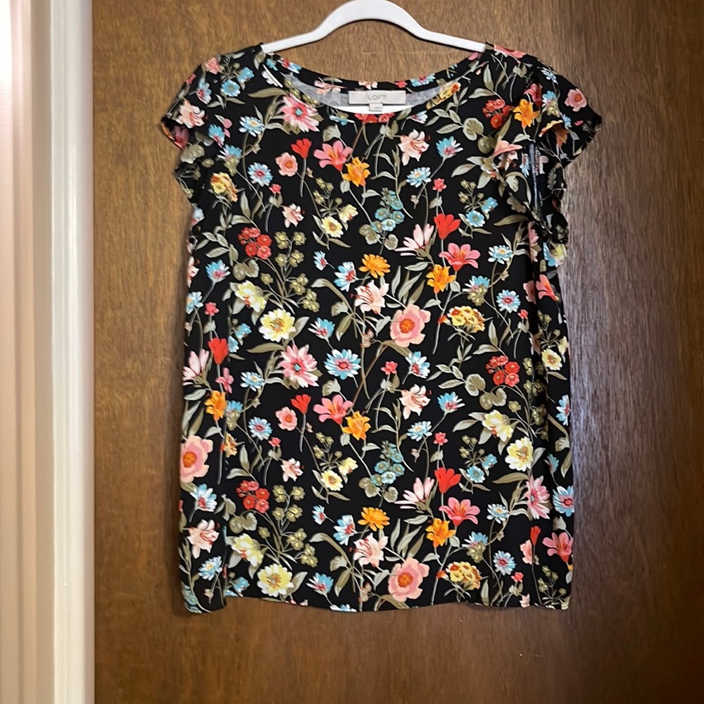 **20% off Sale** Loft floral top sz L
